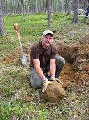 Muonionalusta Expedition - I had to dig a ramp to roll the 110kg stone out.