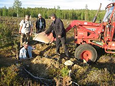 Muonionalusta Expedition - First find of the expedition, Robert Ward's 220kg at about 4-feet deep.