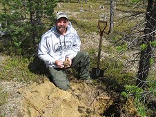 Muonionalusta Expedition - Greg Hupe finds his first Mounio, a baby compared to Robert's 220kg!